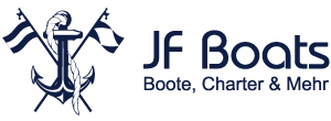 JF Boats Logo aus Anker mit Leine. Im Hintergrund zwei gekreuzte Flaggen. Eine Flagge mit Juliet und eine Flagge mit Foxtrot. Daneben der Schriftzug JF Boats - Boote, Charter und Mehr